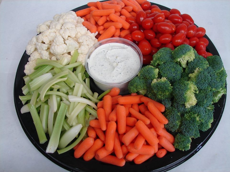 Crudité platter with dip